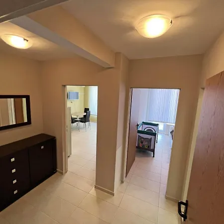 Valemar Apartment *