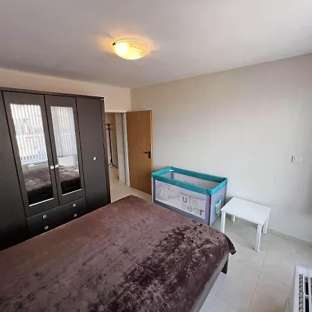 Valemar Apartment *